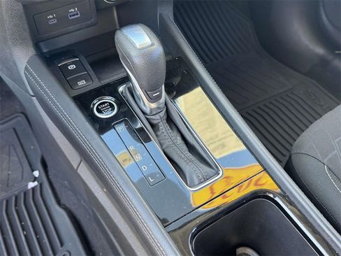 Used 2021 Nissan Kicks SV image 27