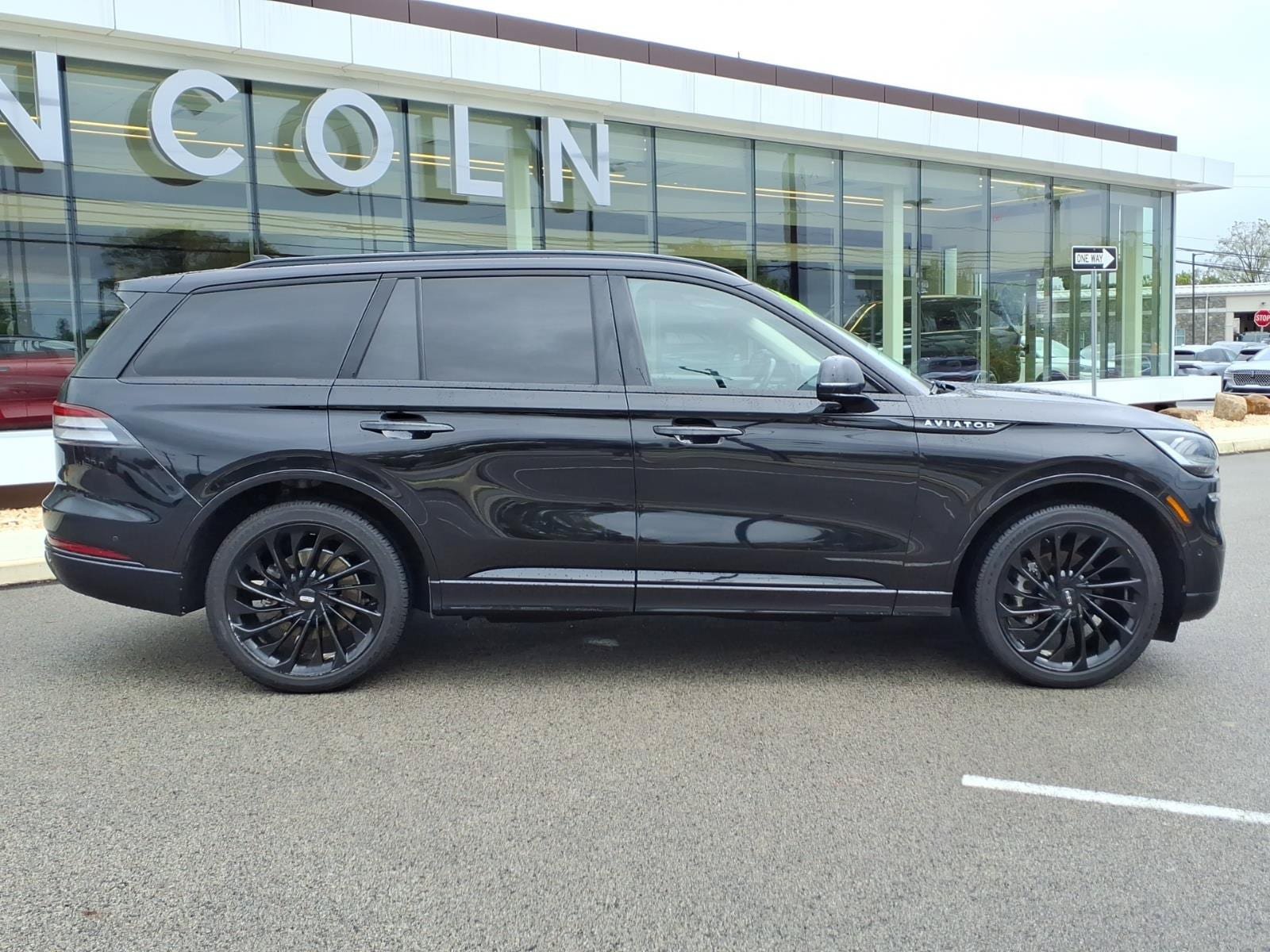 Certified 2023 Lincoln Aviator Reserve w/ Equipment Group 201A AWD/4WD image 3