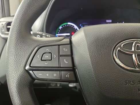 Used 2025 Toyota Sienna LE image 16