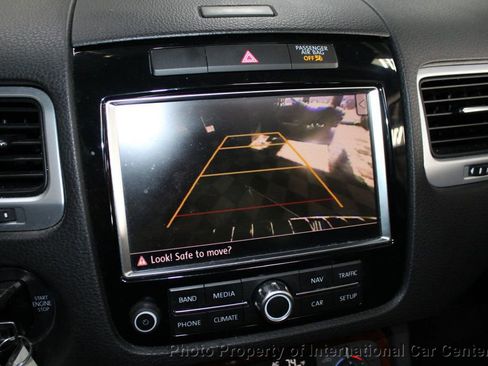 Used 2013 Volkswagen Touareg Sport image 19