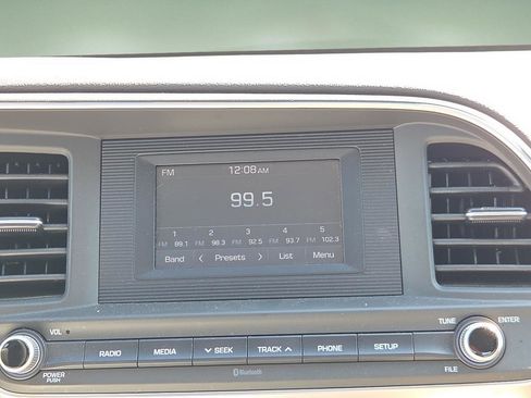 Used 2019 Hyundai Elantra SE image 10