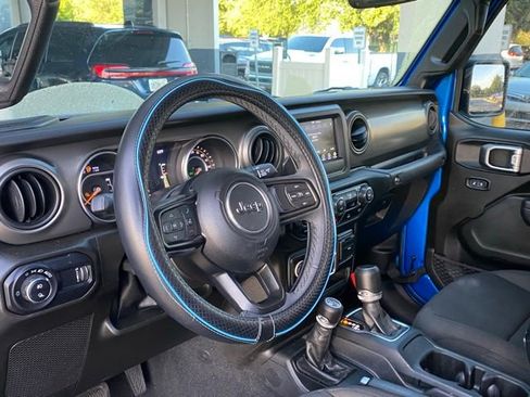 Used 2023 Jeep Gladiator Sport image 13