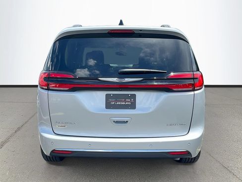 Used 2023 Chrysler Pacifica Limited FWD image 6