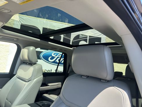 Used 2025 Ford Expedition Active AWD/4WD image 10