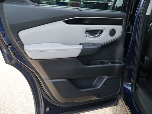 Used 2023 Honda Pilot Touring image 18