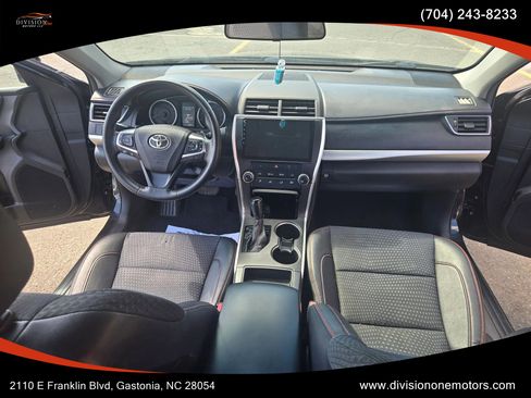 Used 2015 Toyota Camry SE image 12