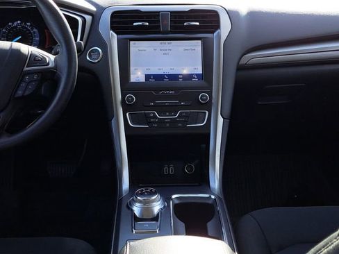 Used 2020 Ford Fusion SE image 24