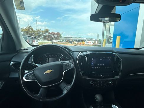 Used 2021 Chevrolet Traverse LT AWD/4WD image 2