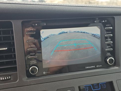 Used 2020 Toyota Sienna XLE w/ Carpet Mat Package image 17