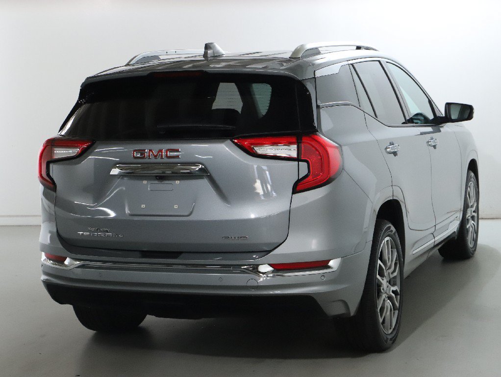 Used 2024 GMC Terrain Denali w/ Denali Premium Package AWD/4WD image 47