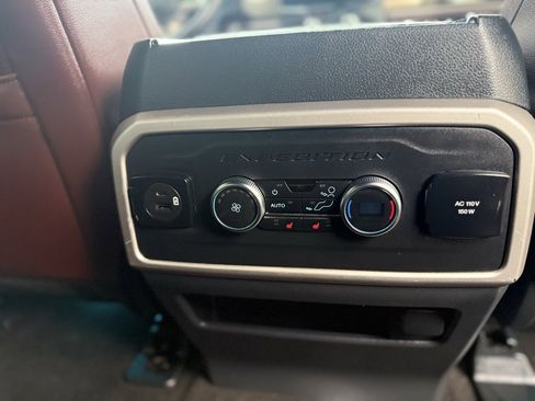 Used 2023 Ford Expedition Limited image 23