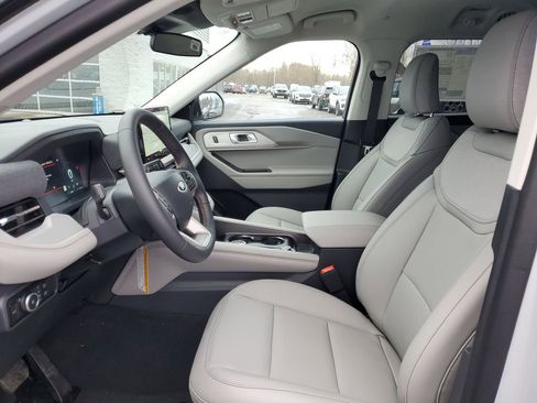 New 2026 Ford Explorer Active w/ Active Comfort Package image 8