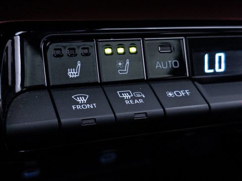 Used 2023 Toyota Prius Prime Premium w/ Advanced Technology Package FWD image 28
