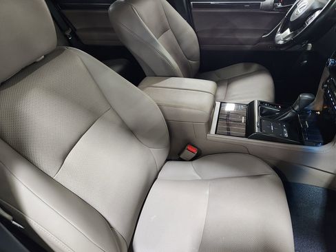 Used 2023 Lexus GX 460 Premium w/ Accessory Package image 31