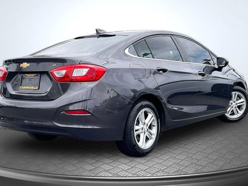 Used 2017 Chevrolet Cruze LT FWD image 13