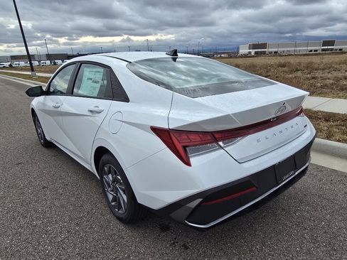 New 2026 Hyundai Elantra Blue image 3