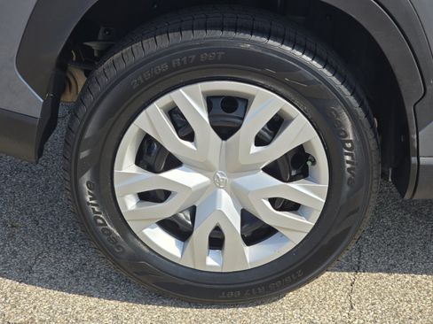 Used 2024 Toyota Corolla Cross L AWD/4WD image 8