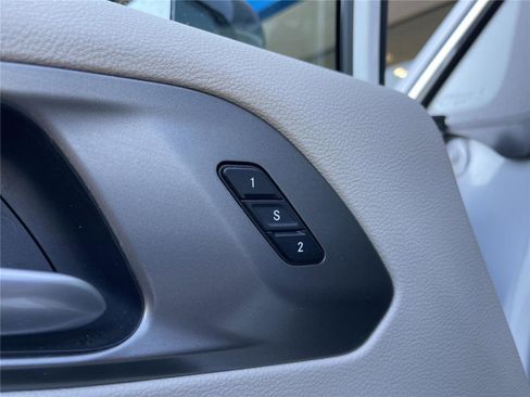 Used 2024 Chrysler Pacifica Touring-L FWD image 15