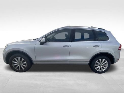Used 2011 Volkswagen Touareg Sport AWD/4WD image 4