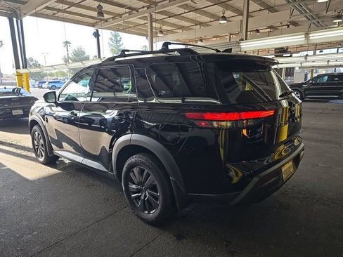 Used 2022 Nissan Pathfinder SV w/ SV Black Package FWD image 4