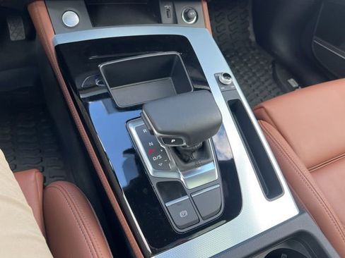 Used 2025 Audi Q5 2.0T Premium Plus w/ Premium Plus Package image 11