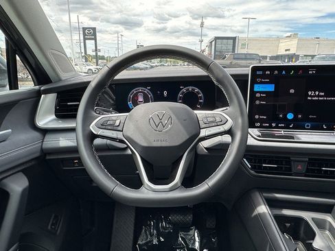 New 2025 Volkswagen Tiguan SE image 11