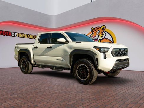 Used 2025 Toyota Tacoma TRD Off-Road w/ TRD Off Road Upgrade Package AWD/4WD image 3