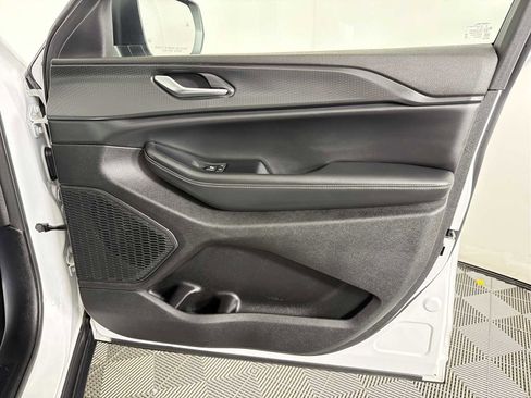 Used 2023 Jeep Grand Cherokee Laredo RWD image 12