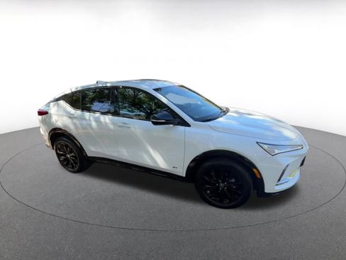 Used 2025 Buick Envista Sport Touring image 2