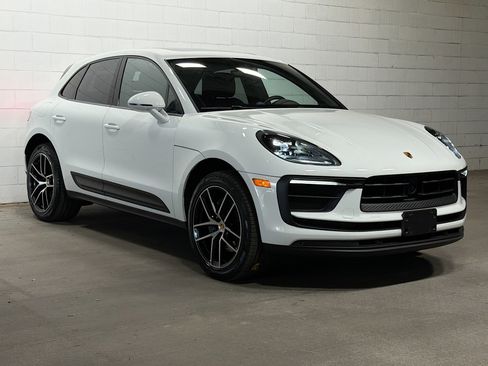 Certified 2023 Porsche Macan AWD/4WD image 44