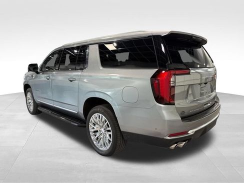 Used 2025 GMC Yukon XL Denali AWD/4WD image 5