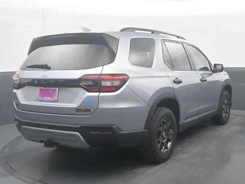 Used 2024 Honda Pilot TrailSport image 7