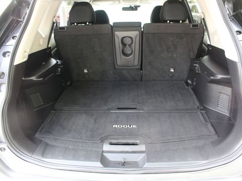 Used 2020 Nissan Rogue SV w/ Premium Package image 9