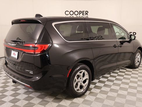 Used 2024 Chrysler Pacifica Limited w/ Uconnect Theater Family Group AWD/4WD image 23