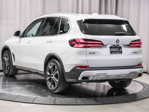 Used 2025 BMW X5 sDrive40i w/ Executive Package RWD image 2