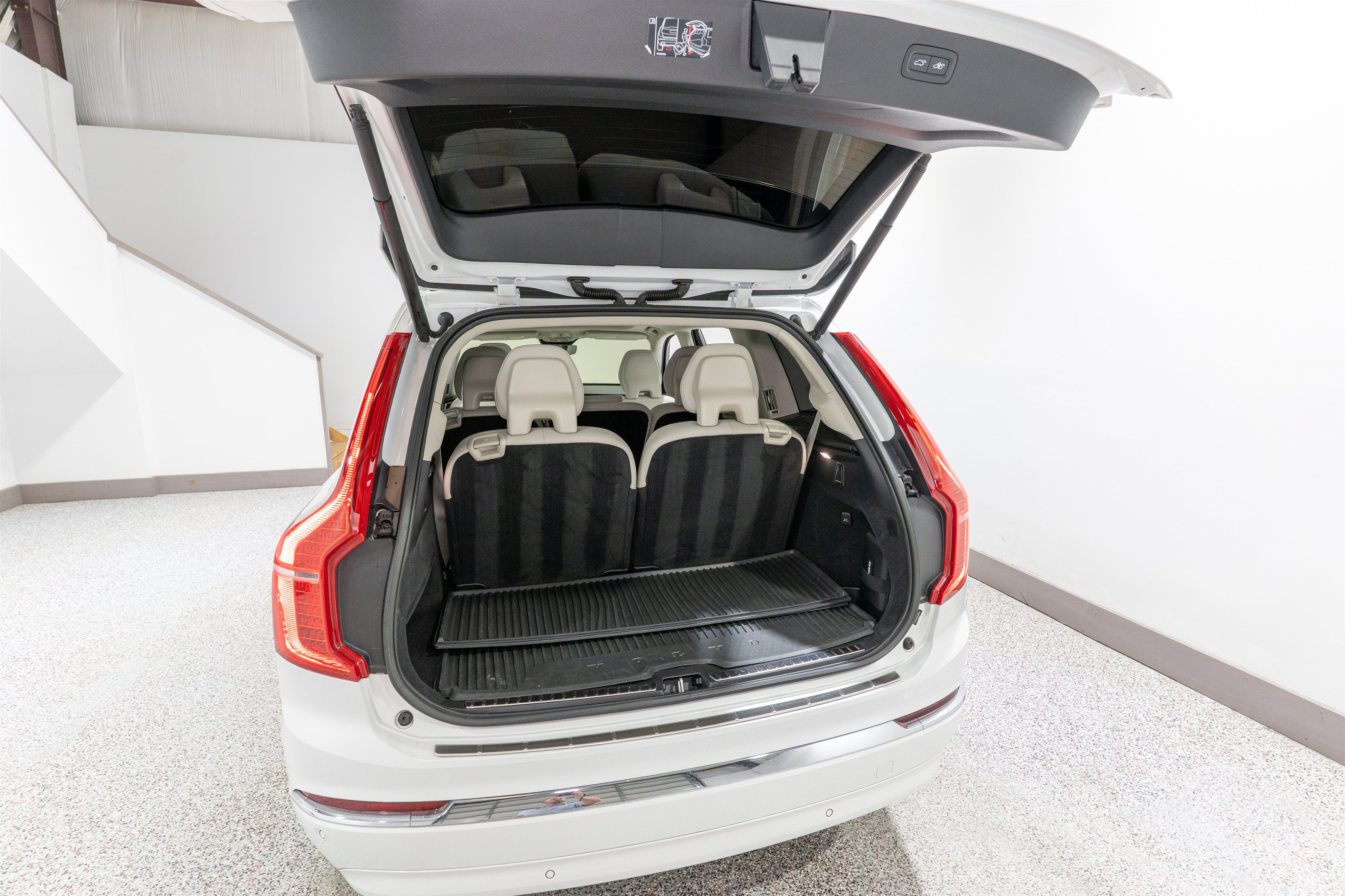 Used 2023 Volvo XC90 B6 Plus w/ Protection Package Premier AWD/4WD image 30