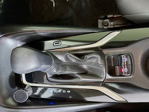 Used 2021 Toyota Corolla LE image 20