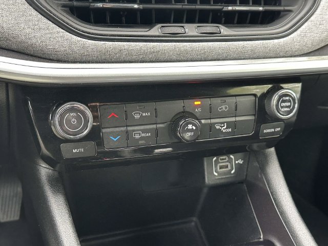 Certified 2024 Jeep Compass Latitude AWD/4WD image 16