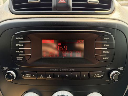 Used 2016 Kia Soul FWD image 31