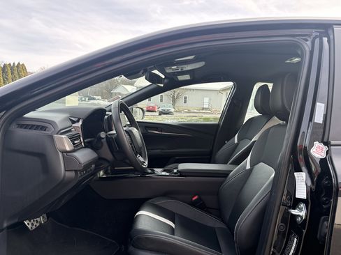 Used 2025 Toyota Camry SE image 13