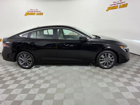 Used 2026 Nissan Sentra SL w/ Floor Mat Package image 7