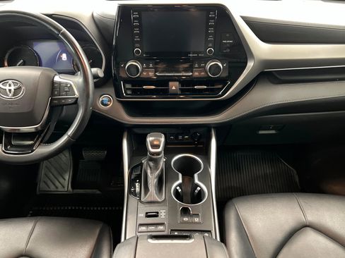 Used 2020 Toyota Highlander XLE image 14