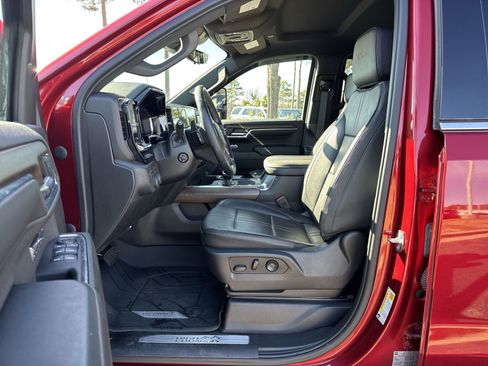 Used 2023 Chevrolet Silverado 1500 High Country w/ Technology Package AWD/4WD image 16