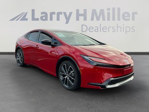 Certified 2025 Toyota Prius XLE image 7