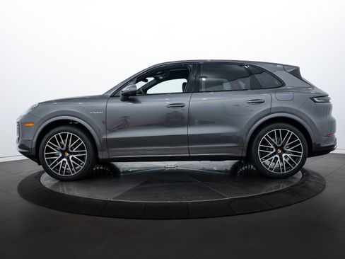 New 2025 Porsche Cayenne E-Hybrid image 2