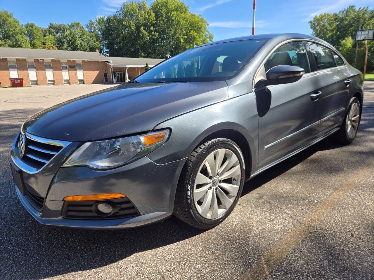 Used 2010 Volkswagen CC Sport FWD image 2