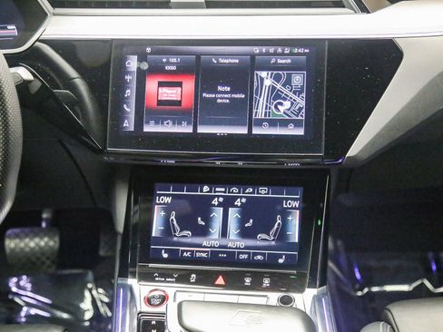Used 2022 Audi e-tron S Premium Plus AWD/4WD image 14