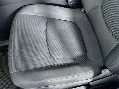 Used 2021 Toyota RAV4 LE FWD image 18