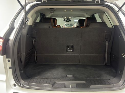 Used 2016 Chevrolet Traverse LT FWD image 17