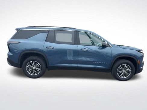 Used 2025 Chevrolet Traverse LT FWD image 6